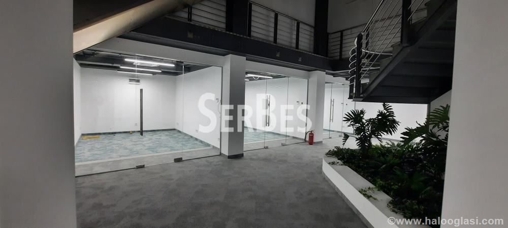 Luk poslovni prostor 305m2 na Bulevaru oslobođenja — fotografija