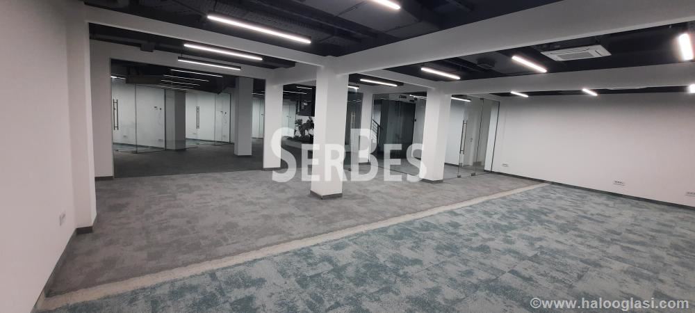 Luk poslovni prostor 305m2 na Bulevaru oslobođenja — fotografija