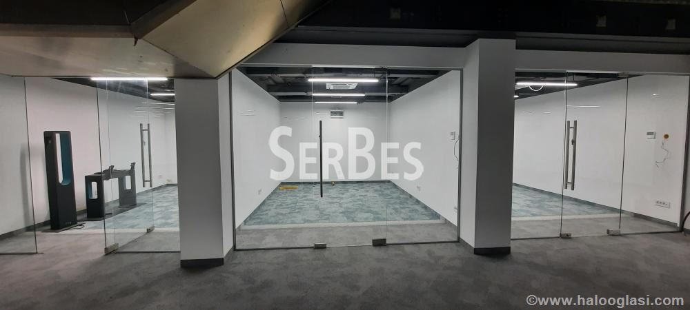 Luk poslovni prostor 305m2 na Bulevaru oslobođenja — fotografija
