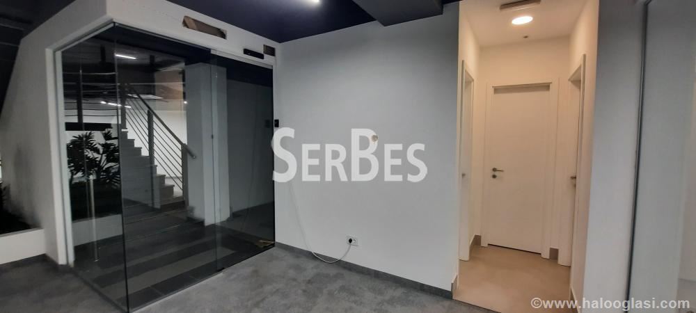 Luk poslovni prostor 305m2 na Bulevaru oslobođenja — fotografija