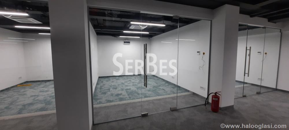 Luk poslovni prostor 305m2 na Bulevaru oslobođenja — fotografija