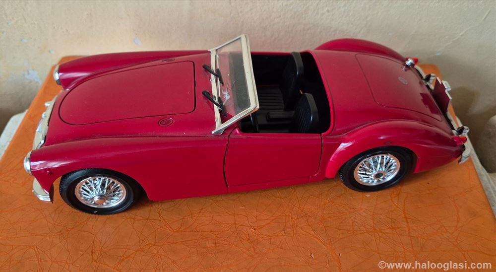 Voiture Miniature Tonka Polistil 1/16 – MGA Twin Cam – Métal – Occasion