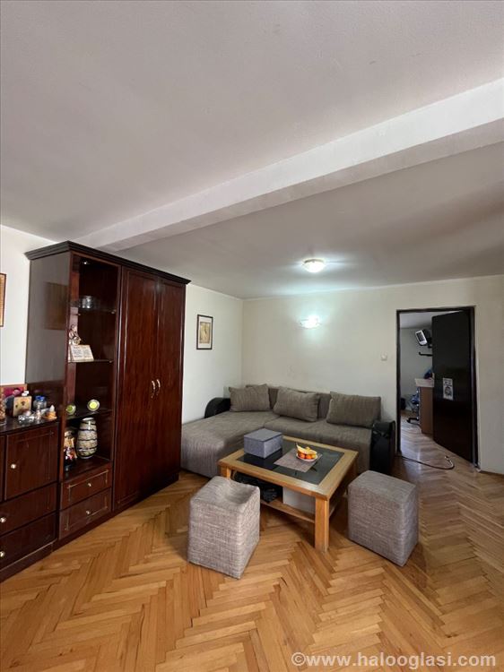 Apartment for sale priced below market in Ruže Jovanović