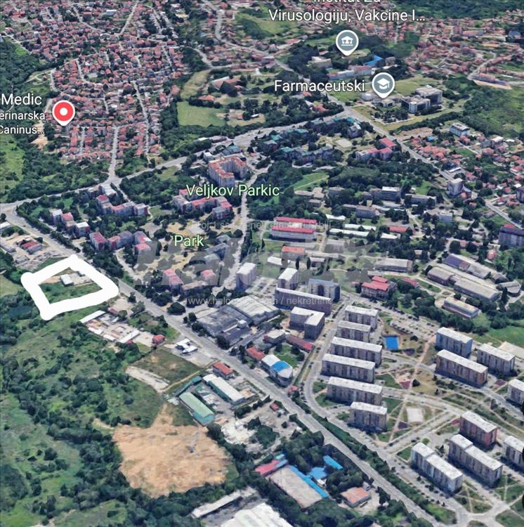 Bulevar Peke Dapčevića 61 su poslovna zona — fotografija