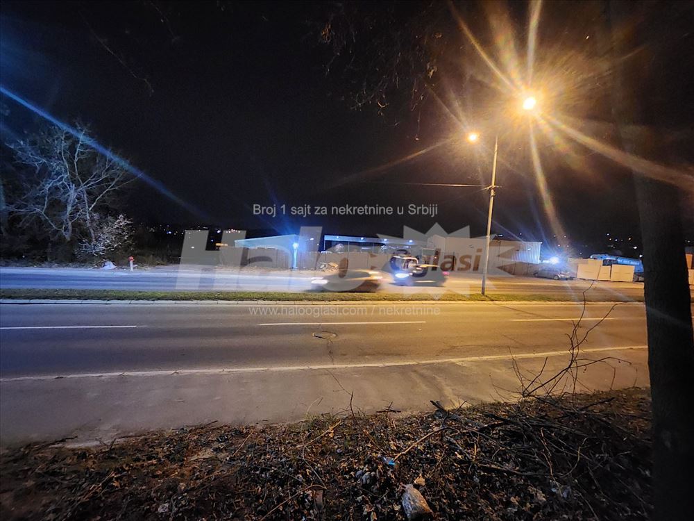 Bulevar Peke Dapčevića 61 su poslovna zona — fotografija