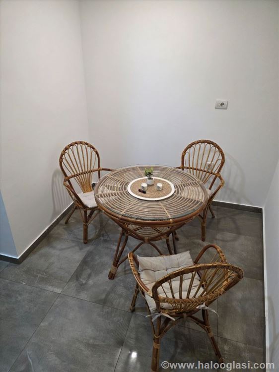 Izdajem poslovni prostor u centru — fotografija
