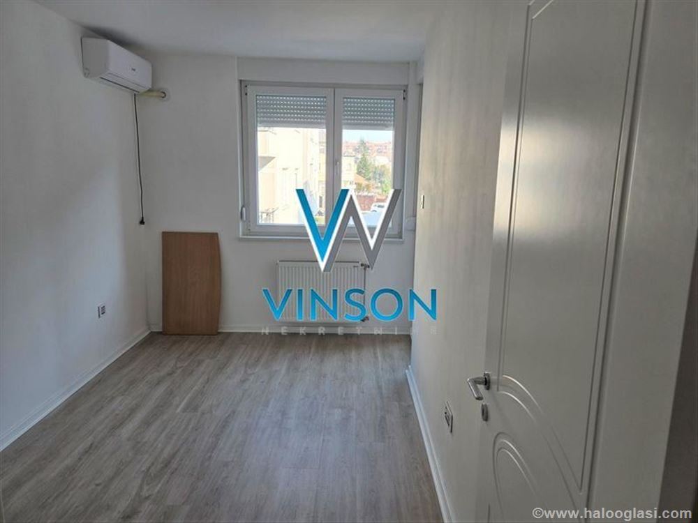 Novi Sad, Sajam - Odličan poslovni prostor — fotografija