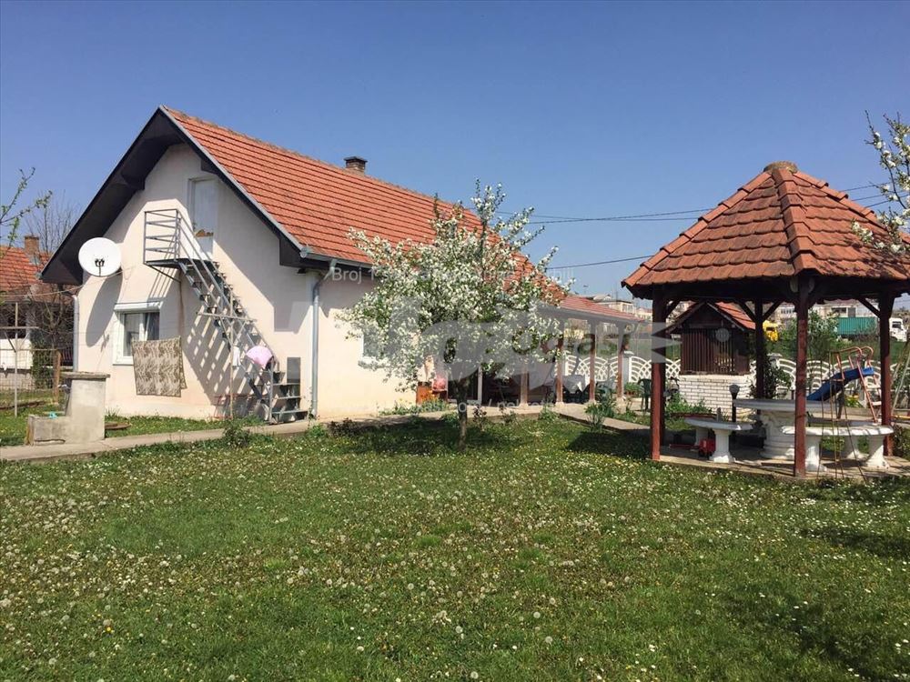Kuća na prodaju u Mladenovcu