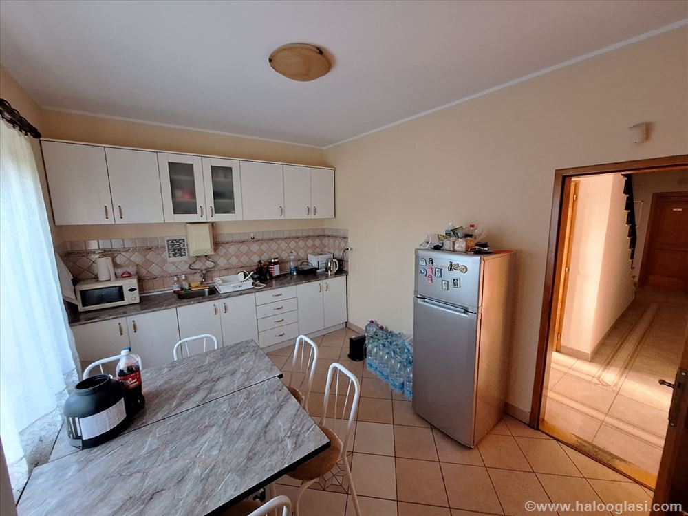 House with business premises, Veternik, 246 m2 — photo