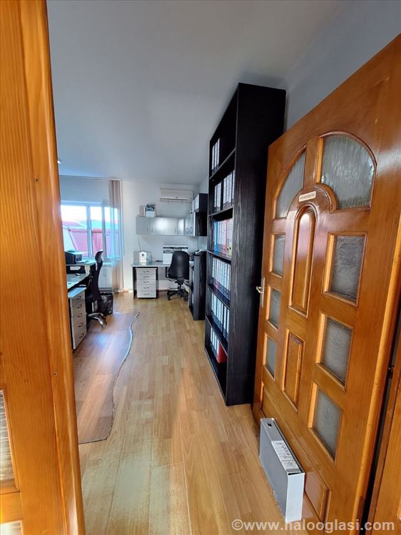 House with business premises, Veternik, 246 m2 — photo