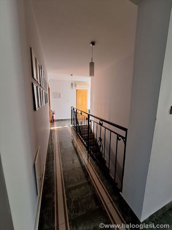 House with business premises, Veternik, 246 m2 — photo