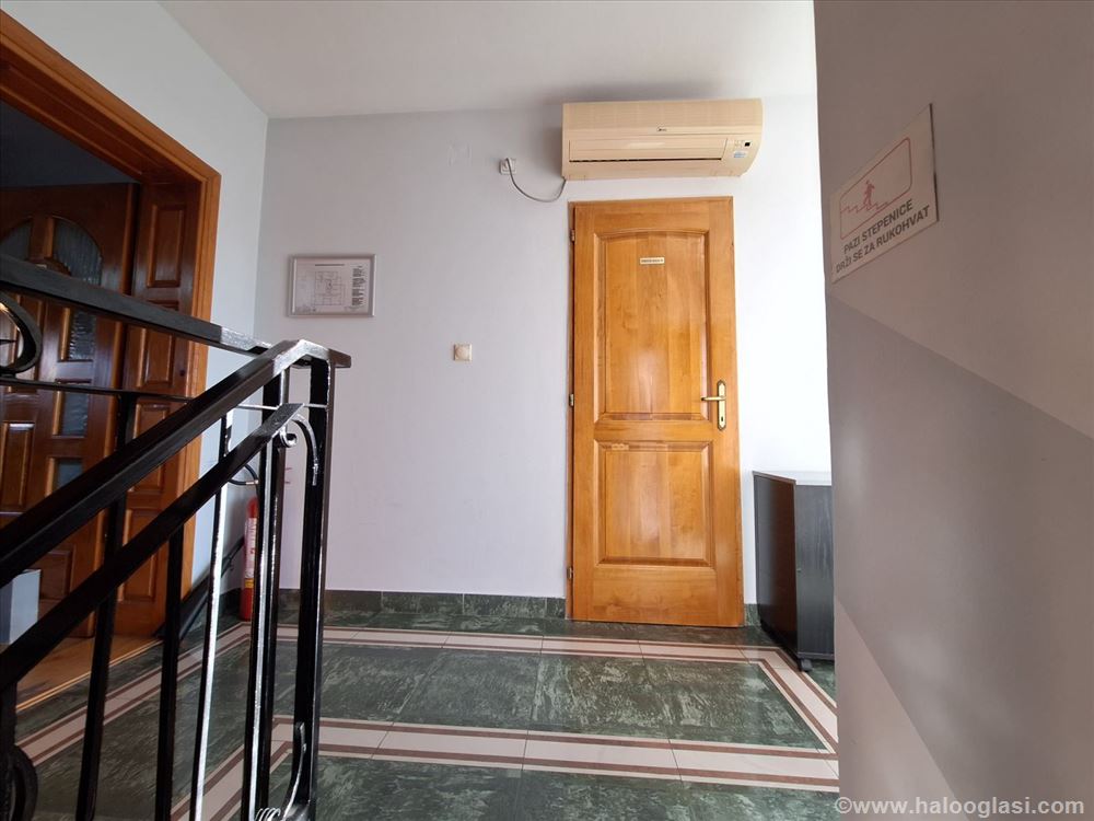 House with business premises, Veternik, 246 m2 — photo