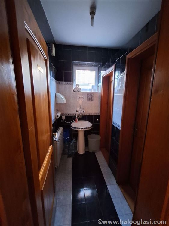 House with business premises, Veternik, 246 m2 — photo