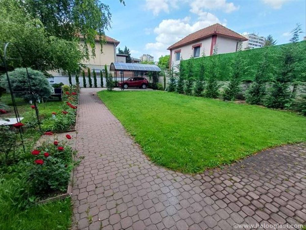 Lepa, renovirana kuća, dvorište, Voždovac, ID4060