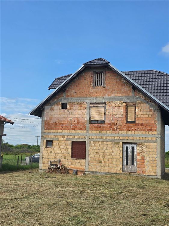 Apartment for sale priced below market in Grmovac nova 16.