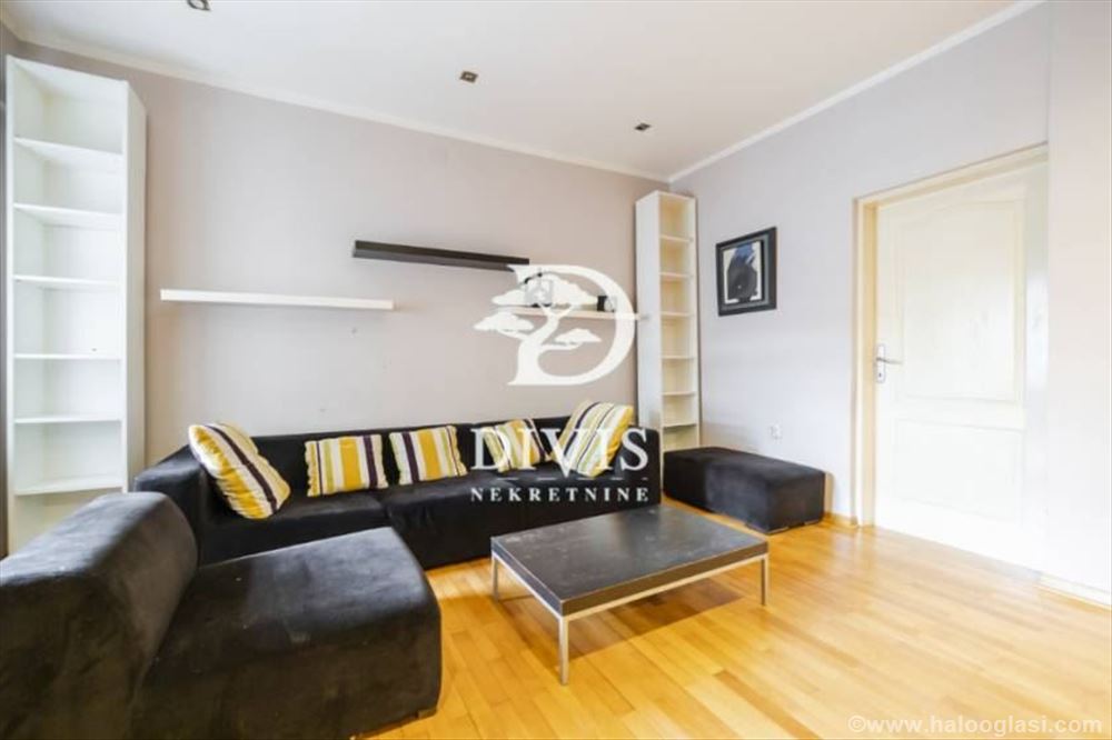 Renoviran 3.0 stan u Sarajevskoj ulici, 68m2