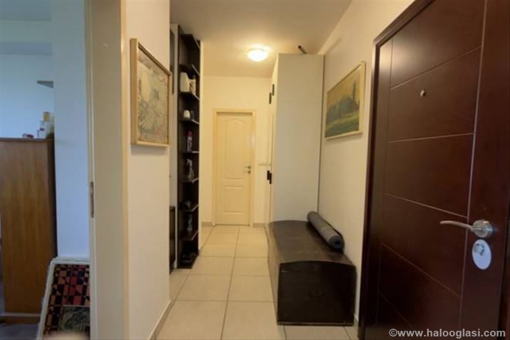 Bright three-room apartment with terrace in Mirijevu, 77m2 — photo