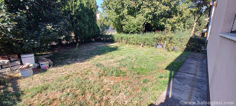 Дом в торговом центре Стрелишту-Близина Биг — фото