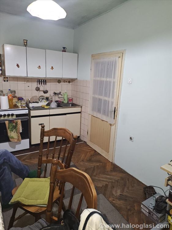 Дом в торговом центре Стрелишту-Близина Биг — фото