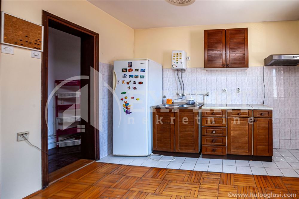 Отличная дом 270m2, возле станции Железничке, Ниш — фото