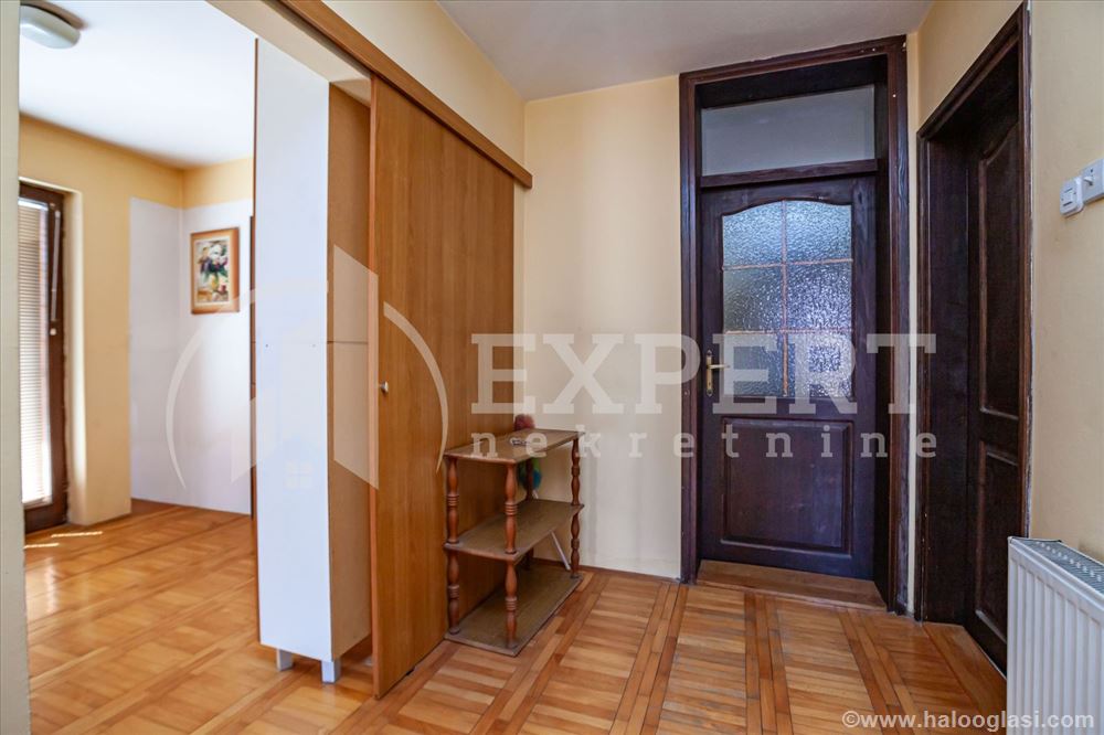 Отличная дом 270m2, возле станции Железничке, Ниш — фото
