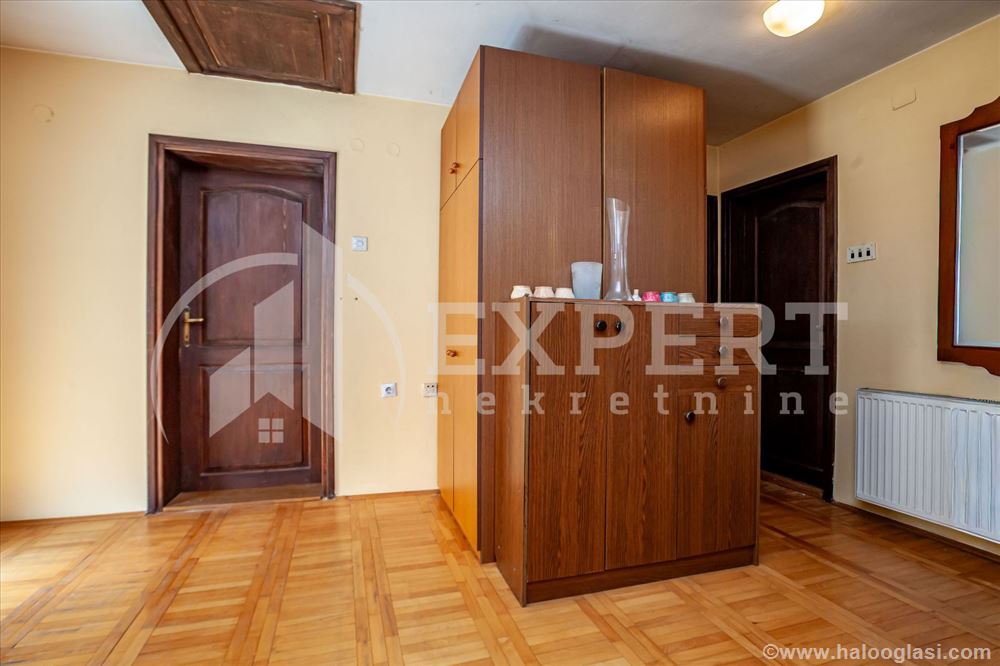 Отличная дом 270m2, возле станции Железничке, Ниш — фото
