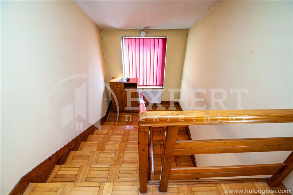 Отличная дом 270m2, возле станции Железничке, Ниш — фото