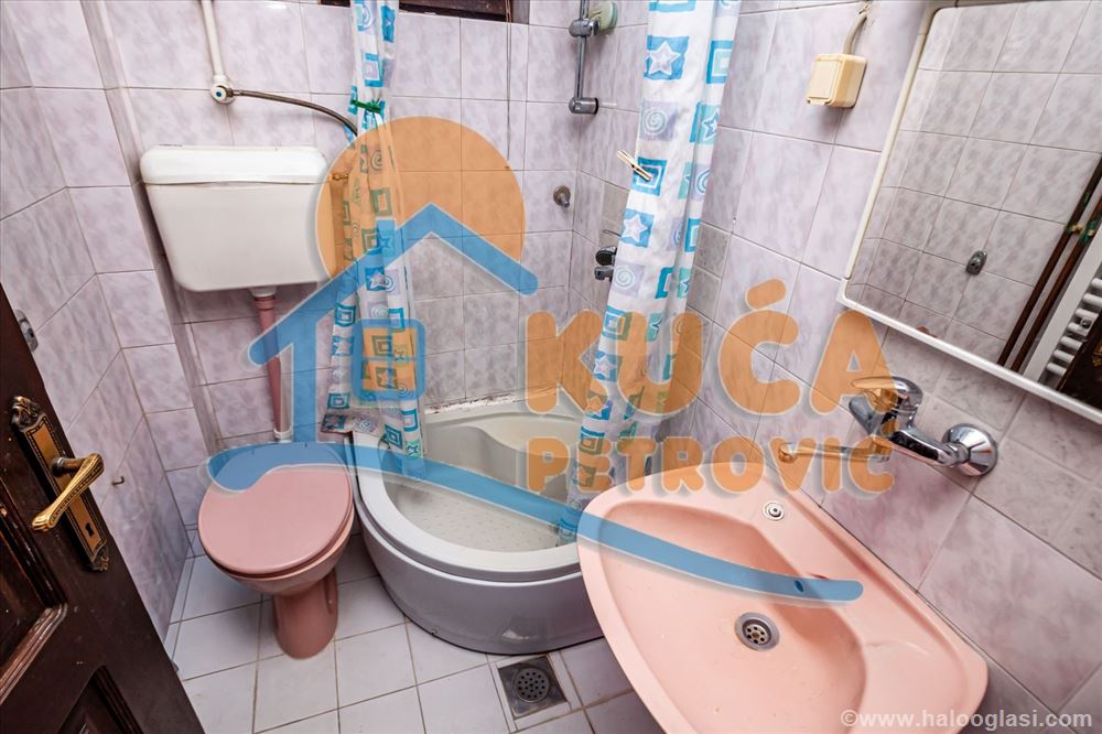 Отличная дом 270m2, возле станции Железничке, Ниш — фото