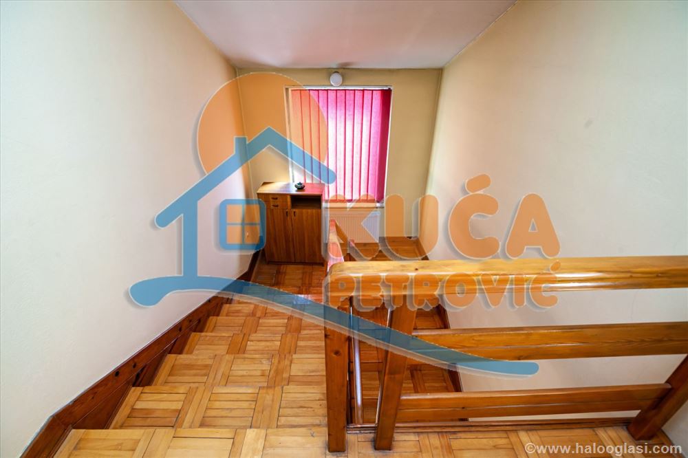 Отличная дом 270m2, возле станции Железничке, Ниш — фото