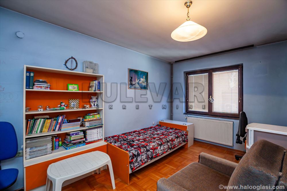 Отличная дом 270m2, возле станции Железничке, Ниш — фото