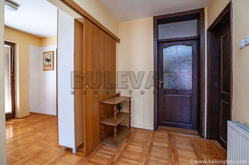 Отличная дом 270m2, возле станции Железничке, Ниш — фото