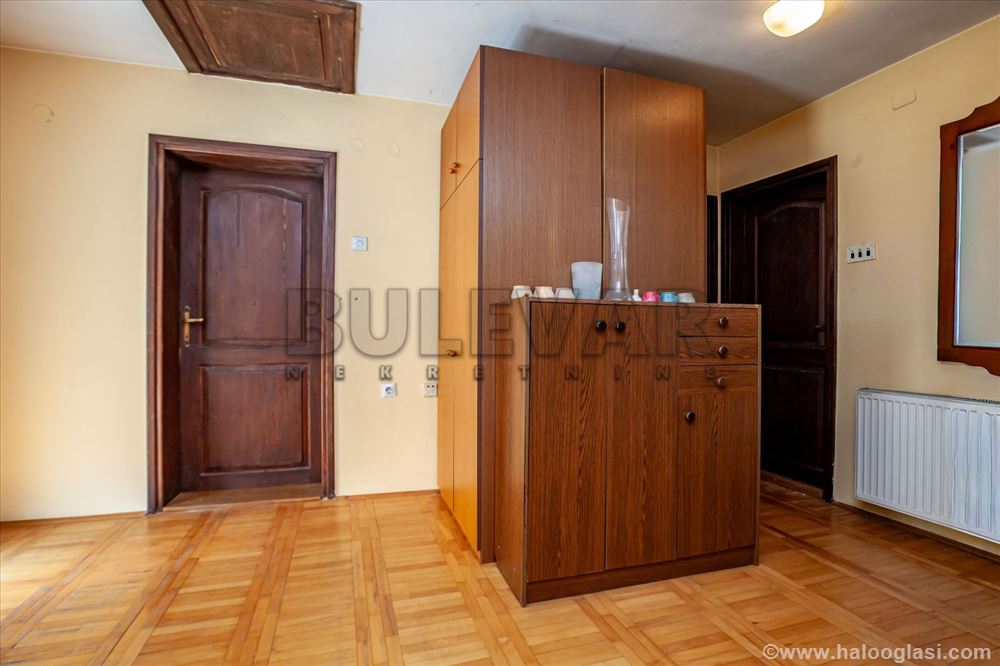 Отличная дом 270m2, возле станции Железничке, Ниш — фото