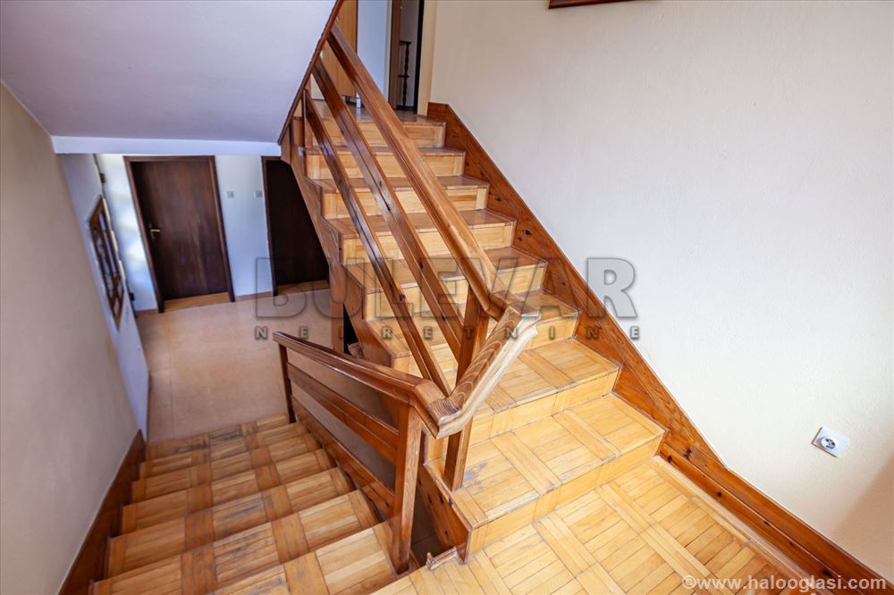Отличная дом 270m2, возле станции Железничке, Ниш — фото