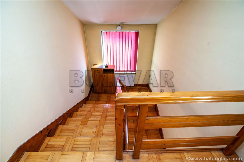 Отличная дом 270m2, возле станции Железничке, Ниш — фото