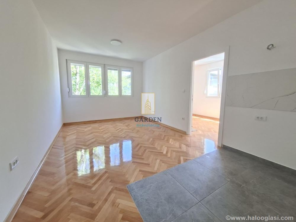 Uknjižen renoviran dvoiposoban stan Karaburma