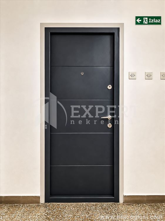 for rent unfurnished one-and-a-half-room apartment at Medijan — photo