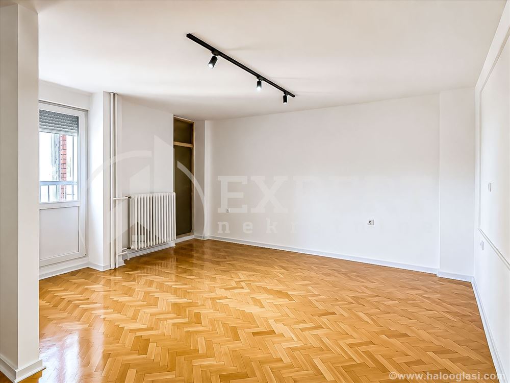 for rent unfurnished one-and-a-half-room apartment at Medijan — photo