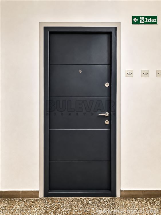 for rent unfurnished one-and-a-half-room apartment at Medijan — photo