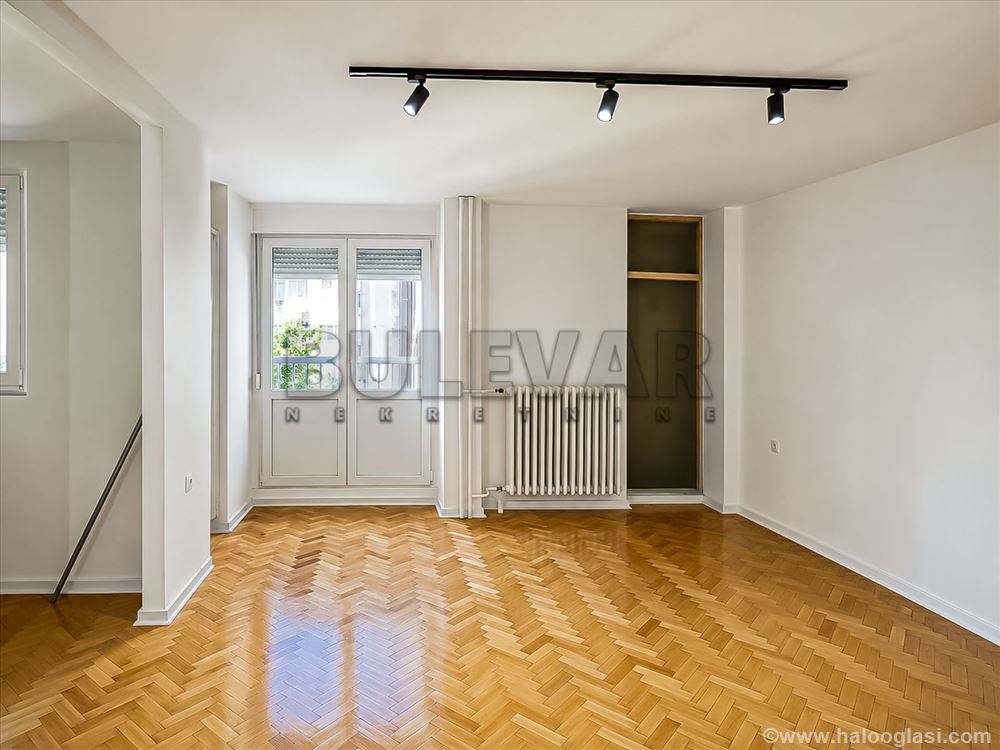 for rent unfurnished one-and-a-half-room apartment at Medijan — photo