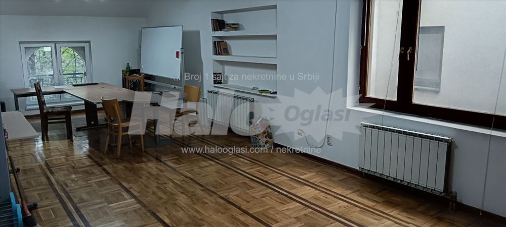 Izdaje se trosoban stan