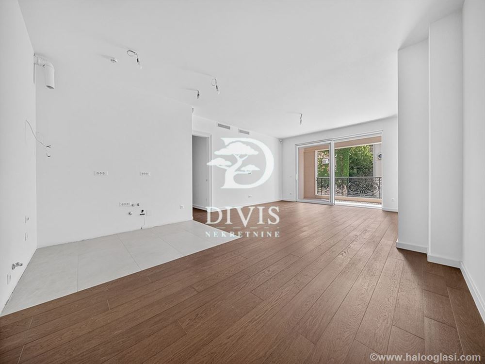 Prodaje se 4.0 stan kod Hrama Svetog Save, 132m2