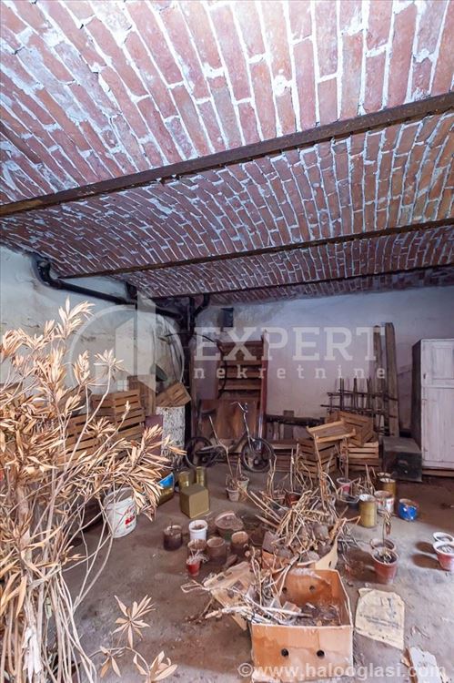 дом в центре Нишка Бани, 154 m2 на участке — фото