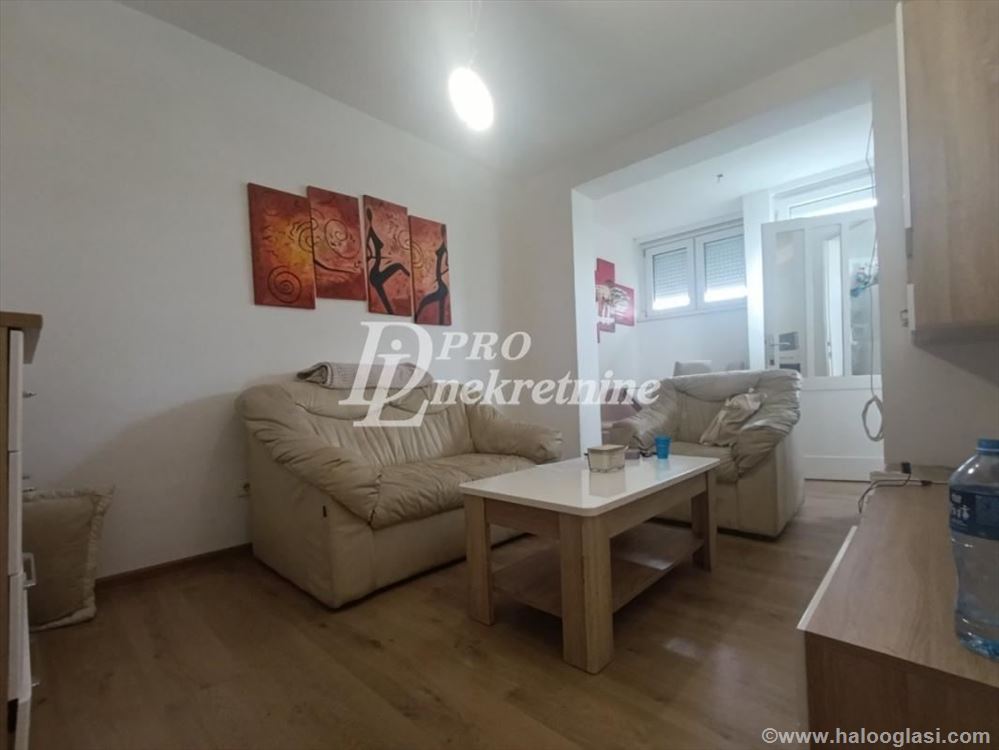 ХИТНОЕ ПРЕДЛОЖЕНИЕ: отремонтированный двухкомнатная квартира (40m²) с лифтом — фото