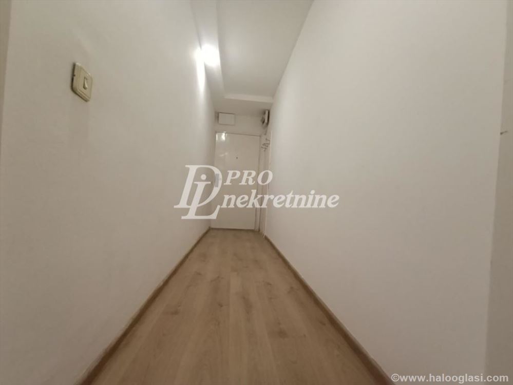 ХИТНОЕ ПРЕДЛОЖЕНИЕ: отремонтированный двухкомнатная квартира (40m²) с лифтом — фото