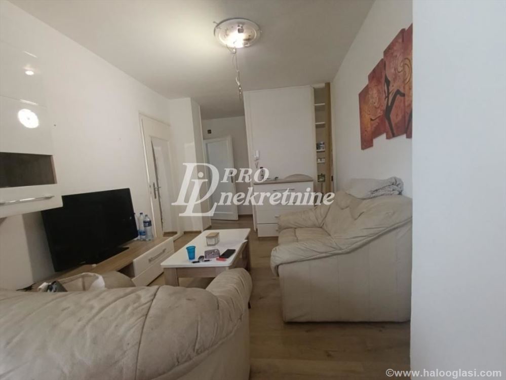 ХИТНОЕ ПРЕДЛОЖЕНИЕ: отремонтированный двухкомнатная квартира (40m²) с лифтом — фото