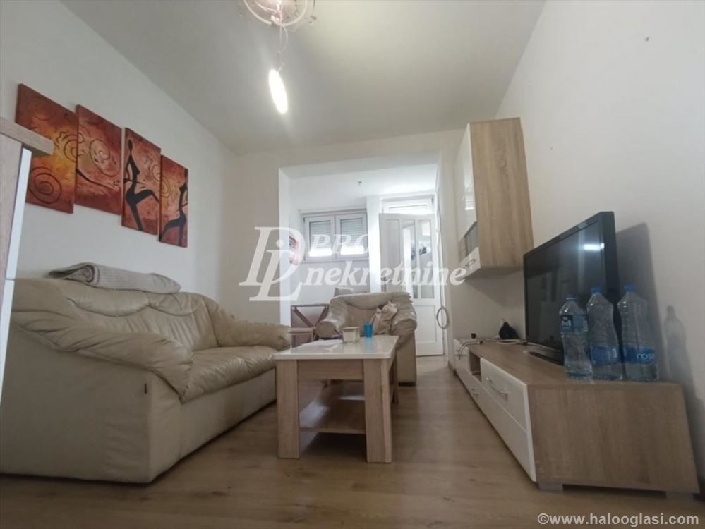 ХИТНОЕ ПРЕДЛОЖЕНИЕ: отремонтированный двухкомнатная квартира (40m²) с лифтом — фото