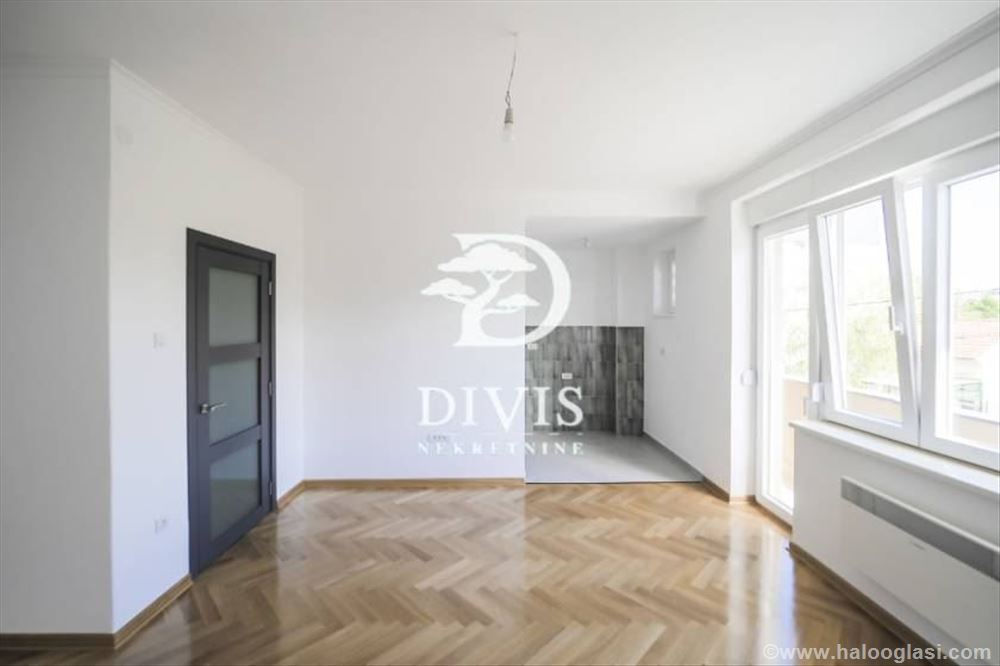 Renovated two-and-a-half-room apartment in Ulici Vojvode Stepe — photo