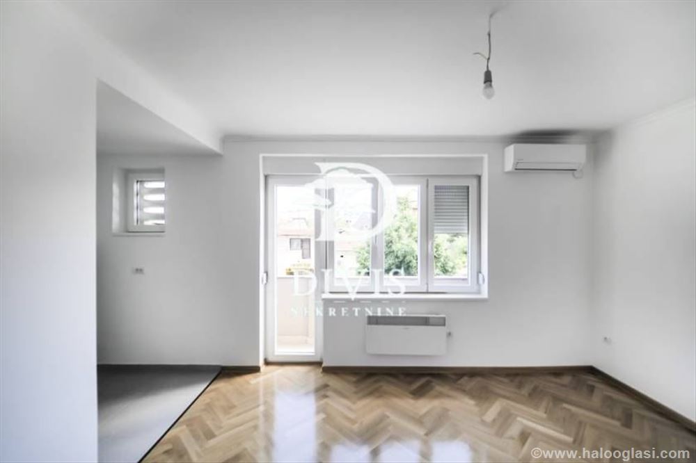 Renovated two-and-a-half-room apartment in Ulici Vojvode Stepe — photo