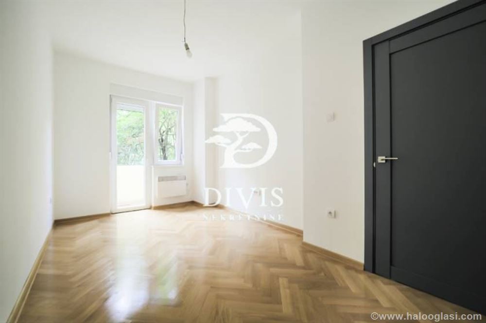 Renovated two-and-a-half-room apartment in Ulici Vojvode Stepe — photo