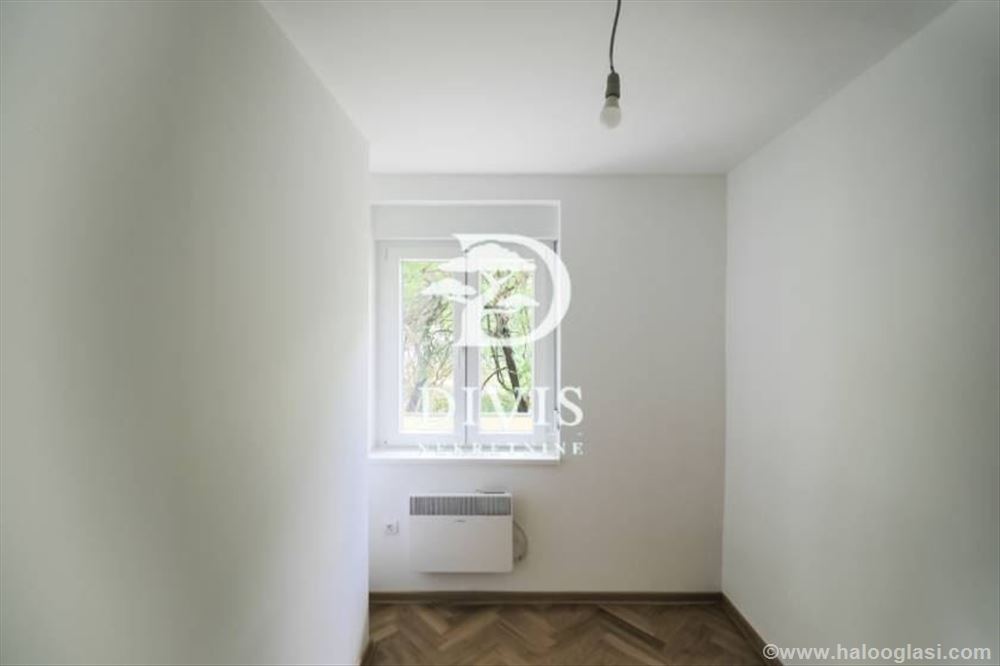 Renovated two-and-a-half-room apartment in Ulici Vojvode Stepe — photo